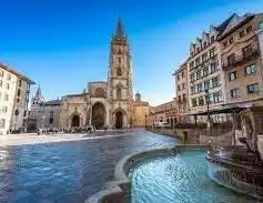 Vista exterior de Piso en venta en Oviedo  con Balcón