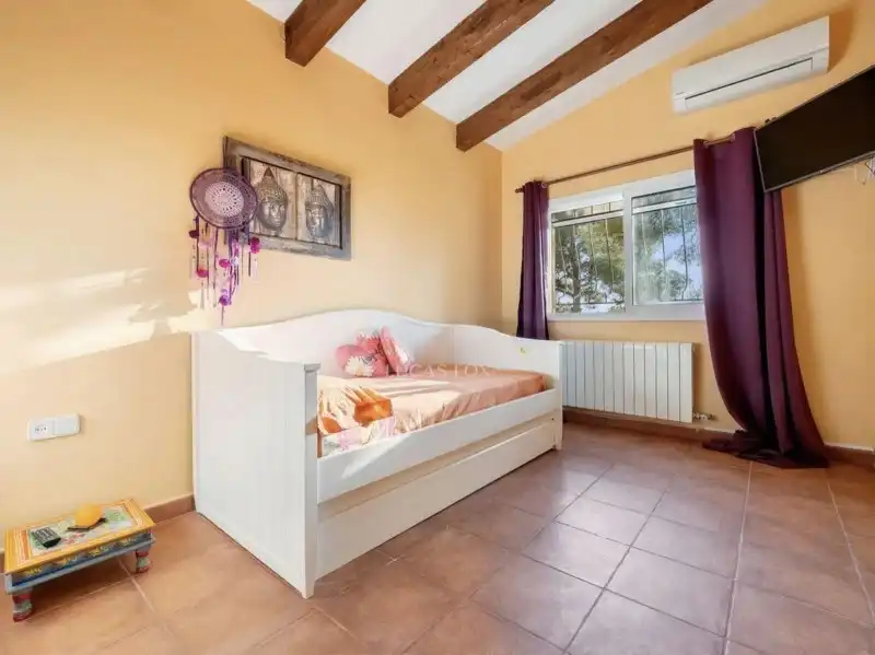 Habitación de Casa o chalet en venta en Roda de Berà con Aire acondicionado, Terraza y Piscina