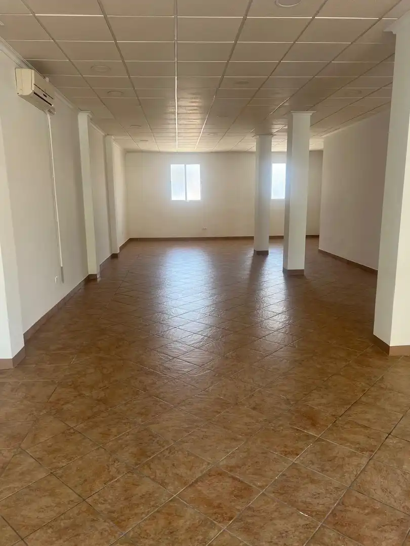 Local comercial en venda a Baena, imagen 2