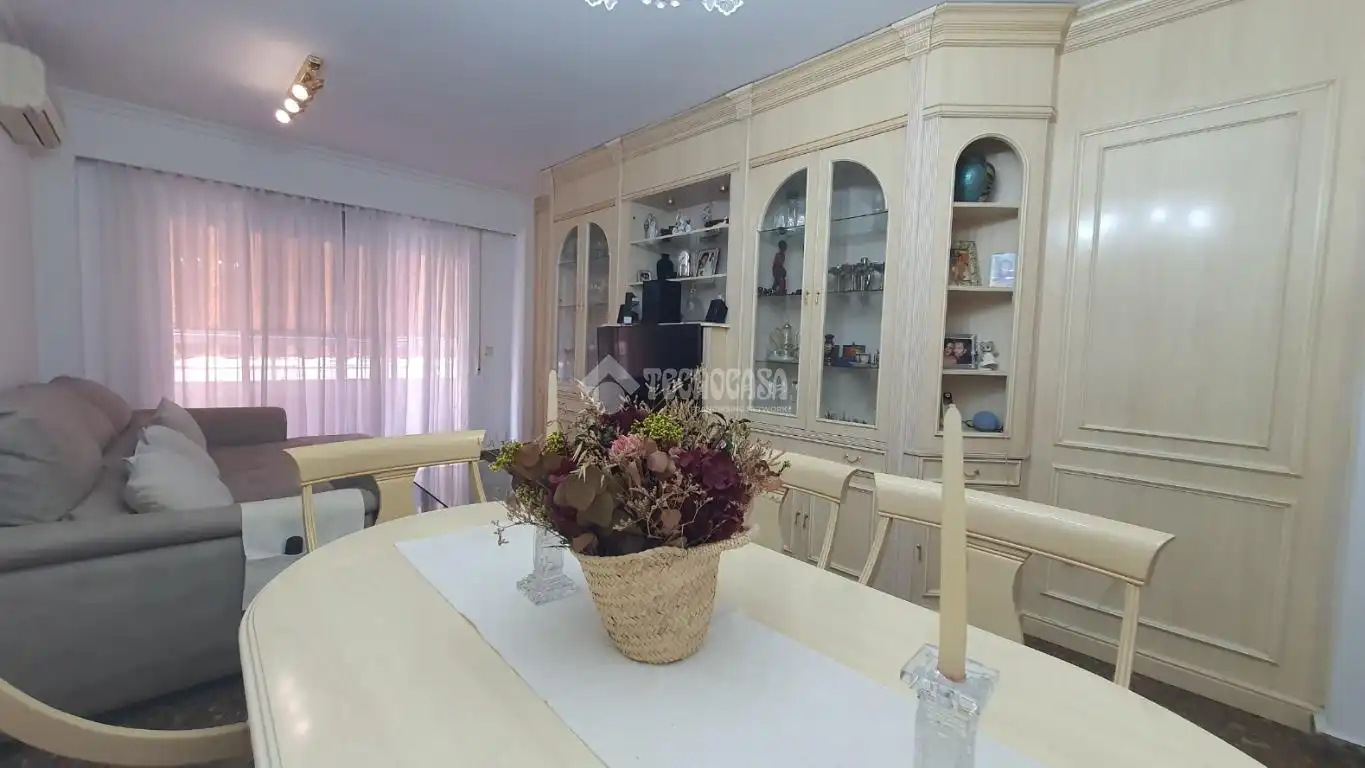 Comedor de Piso en venta en Valencia con Calefacción y Balcón