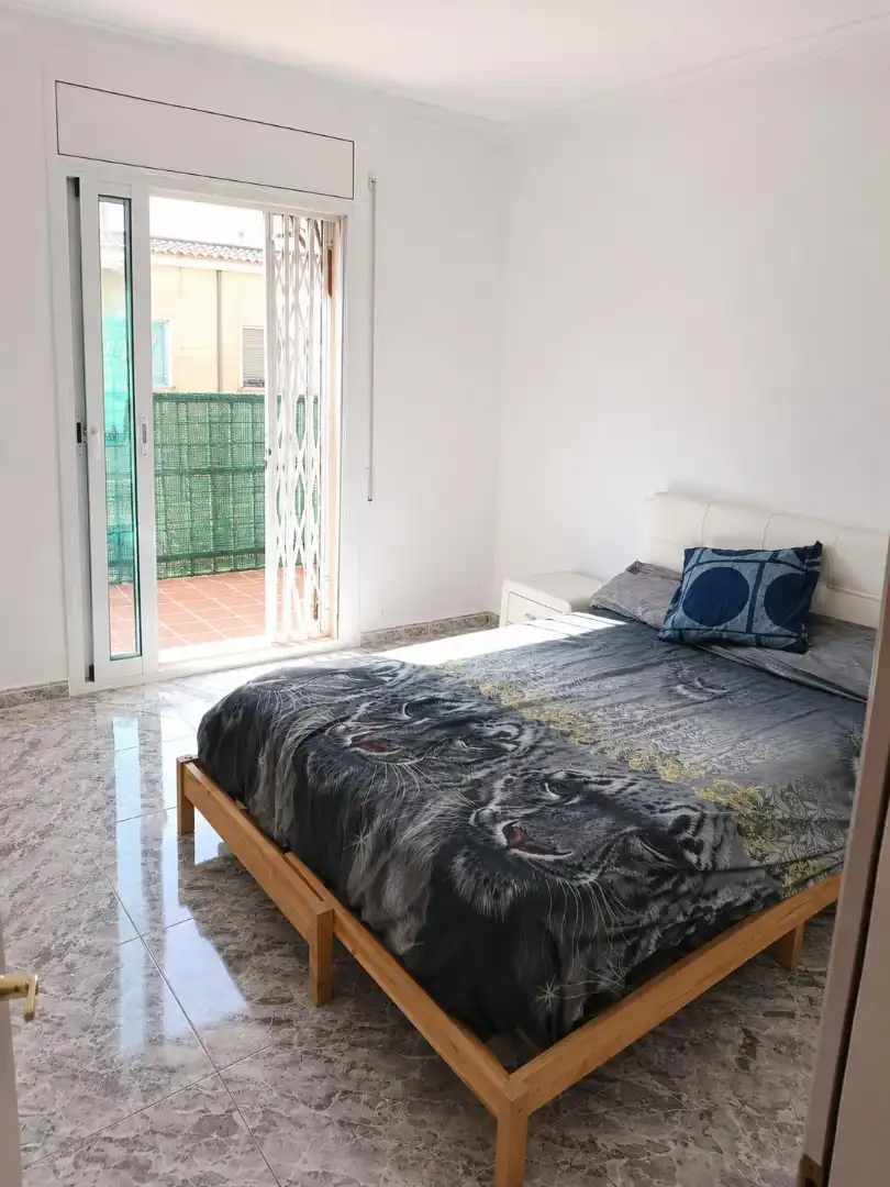 Dormitori de Àtic en venda en Badalona amb Aire condicionat i Terrassa