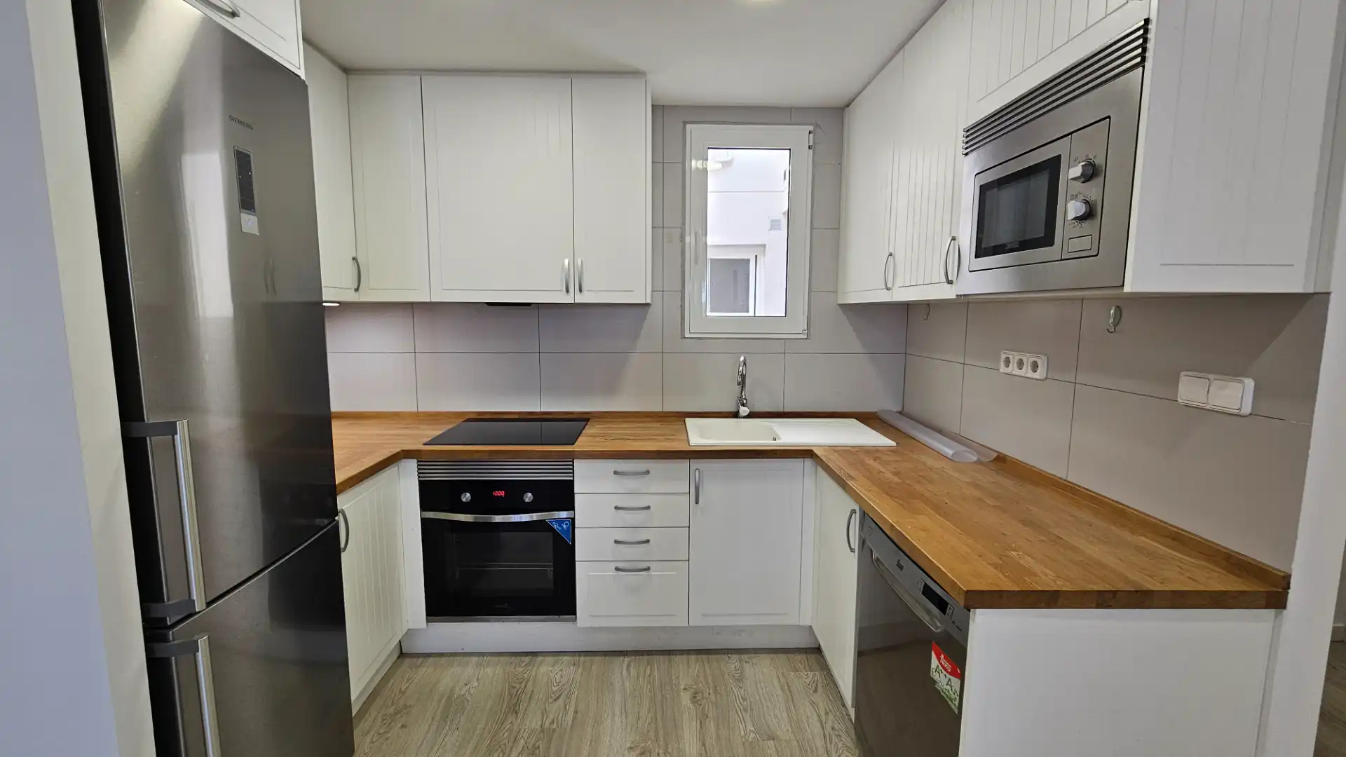 Wohnung zur Miete in Via Augusta, Llevant