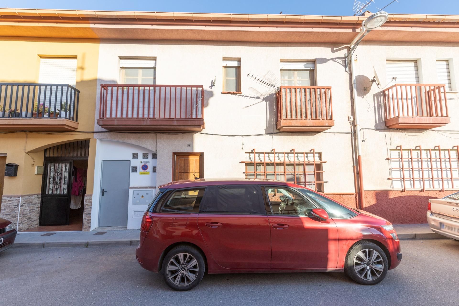 Vista exterior de Casa adosada en venda en Vélez de Benaudalla amb Terrassa i Traster