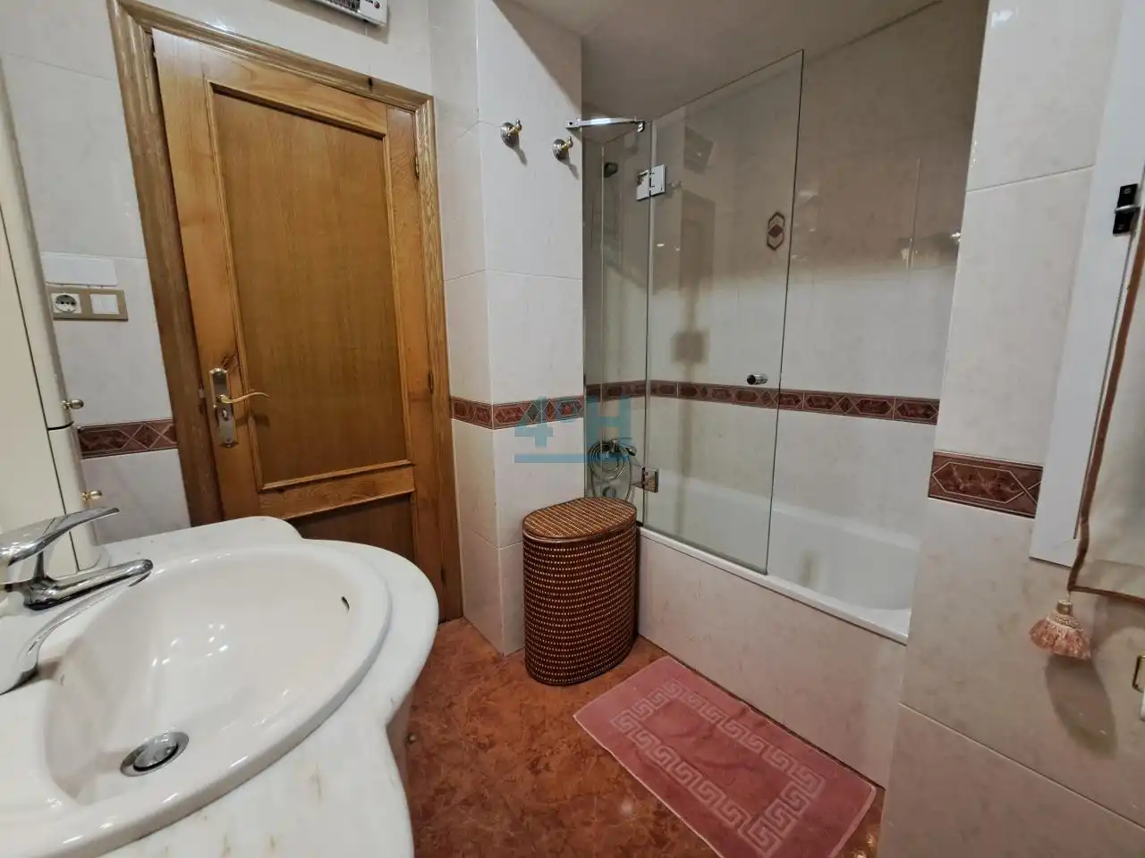 Bathroom of Flat for sale in Ourense Capital   with Heating, Storage room and Furnished