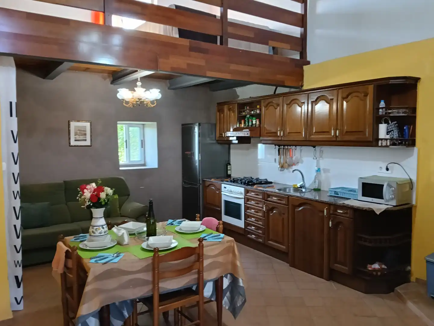 Küche von Einfamilien-Reihenhaus zum Verkauf in Carral mit Privatgarten und Abstellraum