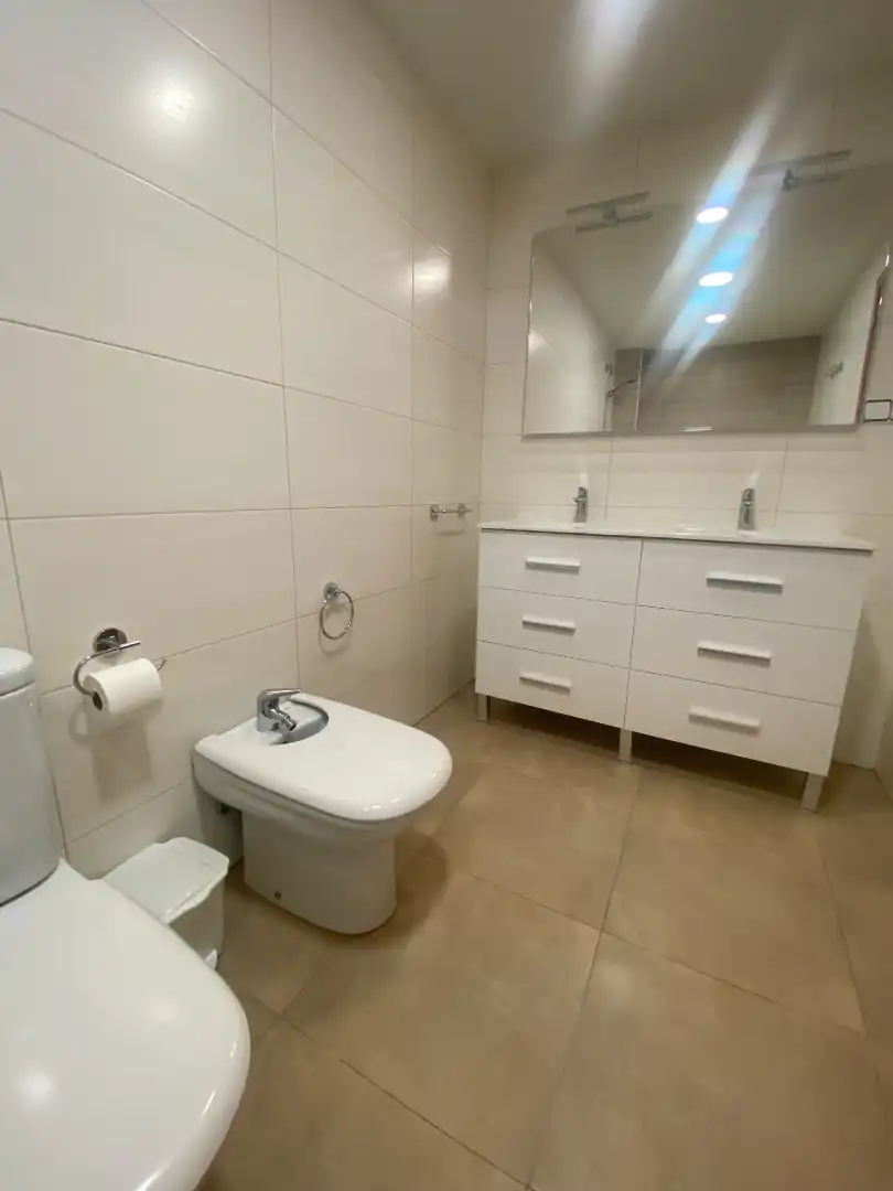 Badezimmer von Wohnung zur Miete in Tordera mit Klimaanlage, Heizung und Ofen
