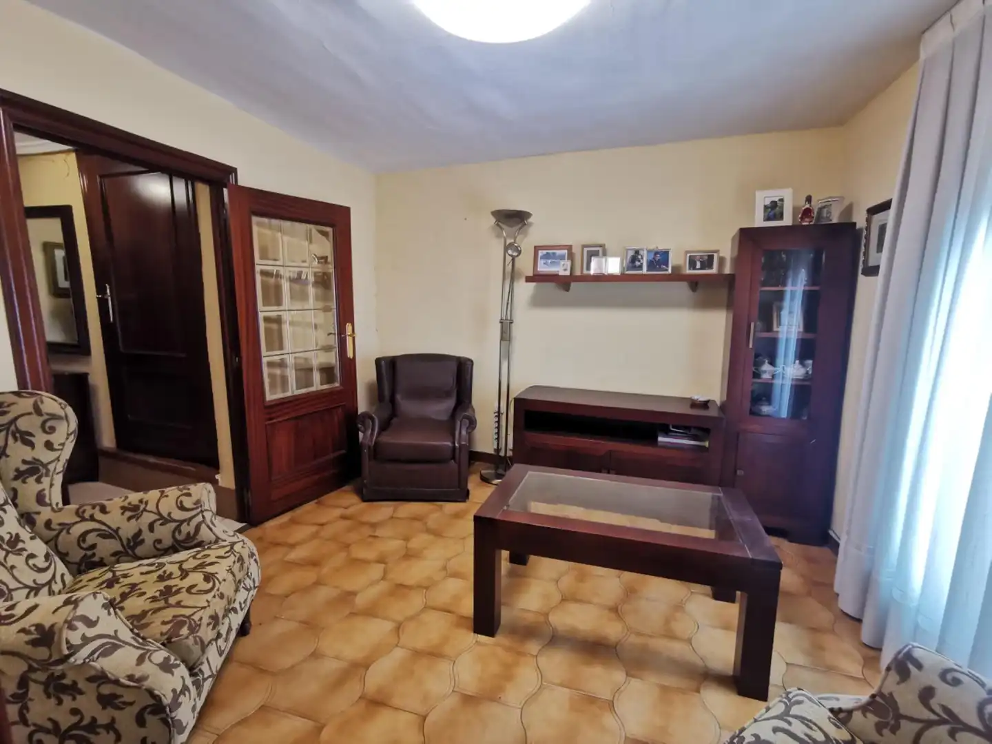 Sala d'estar de Casa o xalet en venda en Entrena amb Calefacció, Terrassa i Traster