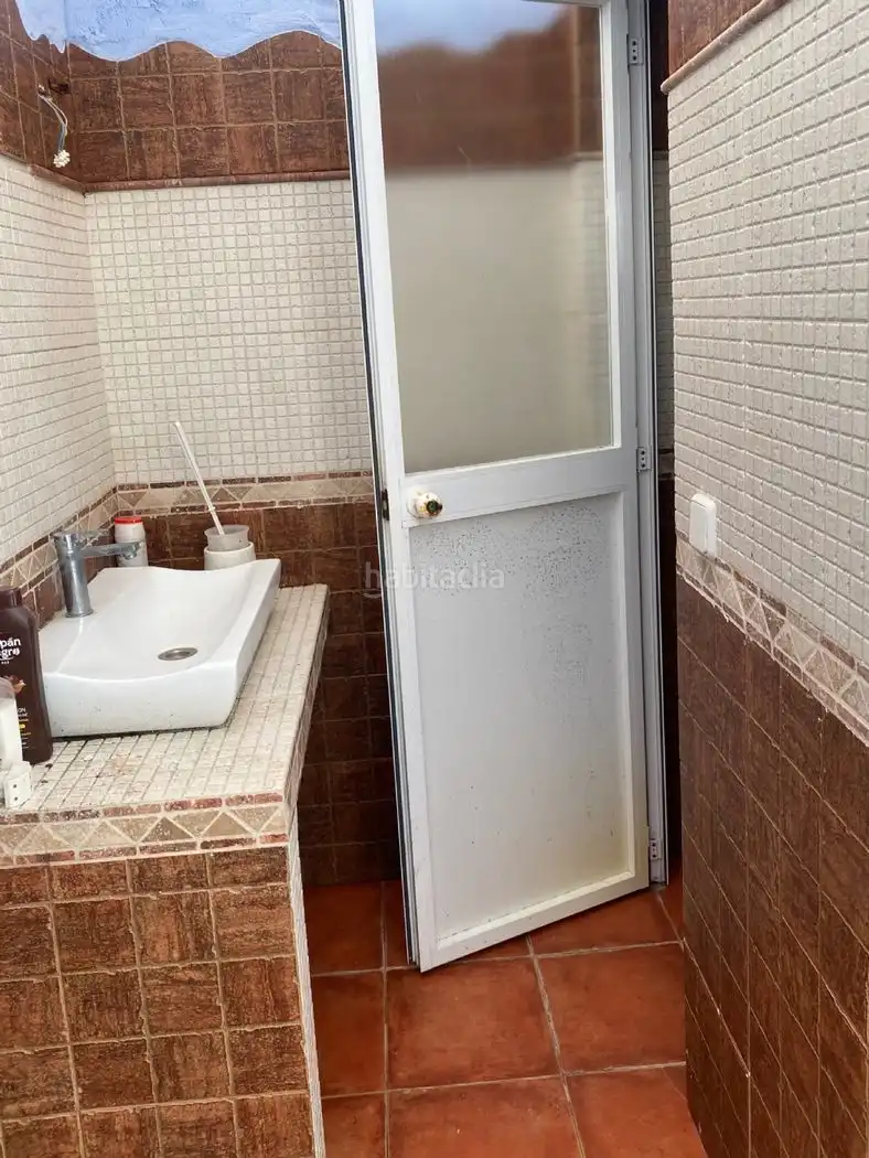 House with pool for sale in Calle Ronda de Manchester 290, imagen 2