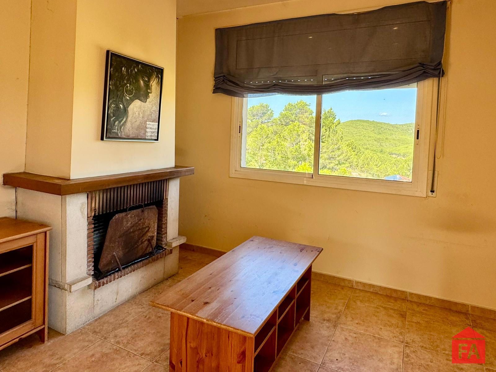 Sala d'estar de Casa o xalet en venda en La Bisbal del Penedès amb Terrassa i Balcó