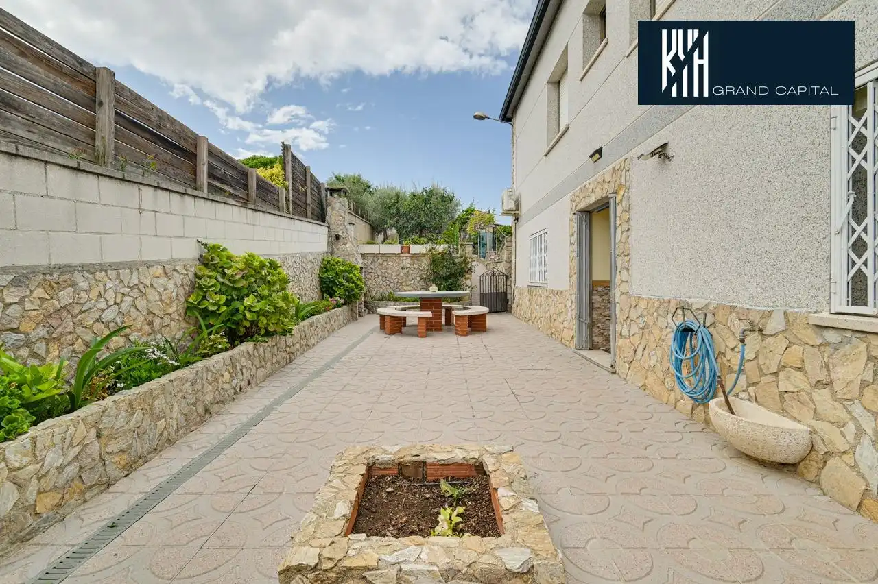 Casa amb terrassa en venda a Carrer Carrer Rovelló, imagen 4