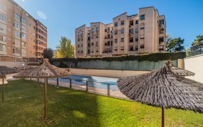 Swimming pool of Flat for sale in  Madrid Capital  with Air Conditioner and Terrace