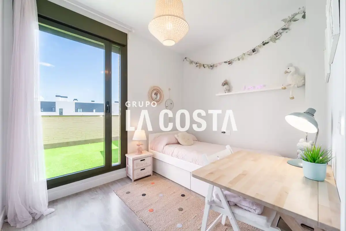 Habitación de Ático en venta en Torremolinos con Aire acondicionado, Terraza y Trastero