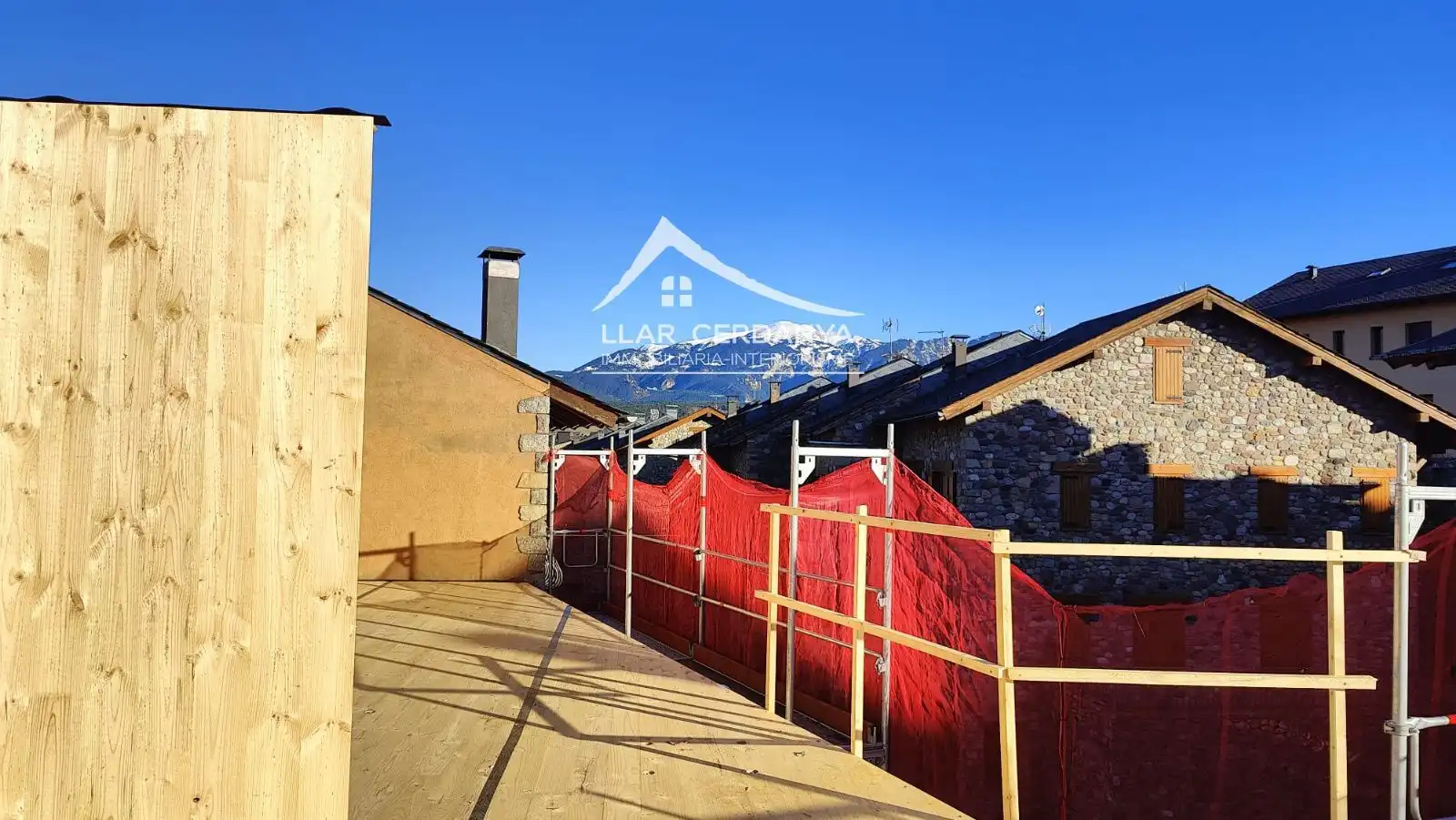 Exterior view of Flat for sale in Bellver de Cerdanya  with Air Conditioner and Terrace