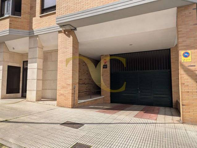 Garaje en Alquiler en Calle Matilde de la Torre en Roces