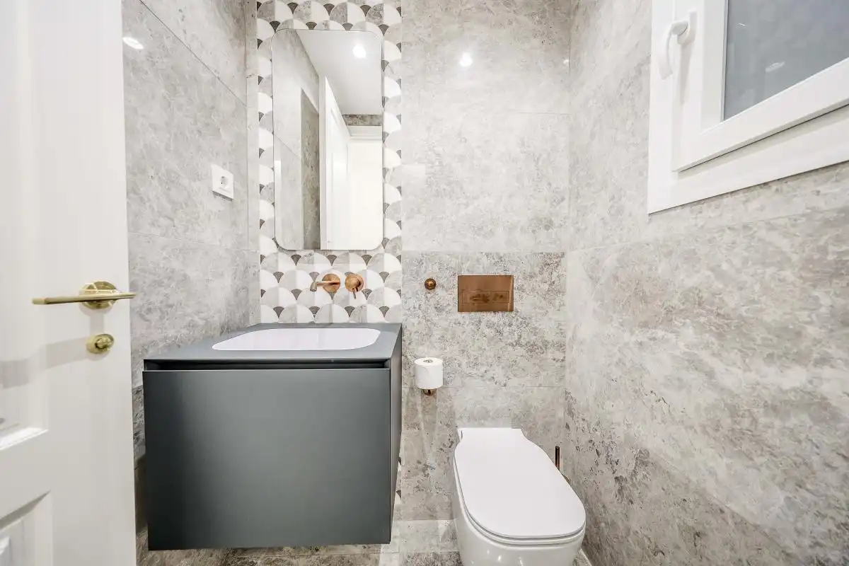Bathroom of Flat for sale in Madrid  with Air Conditioner and Heating
