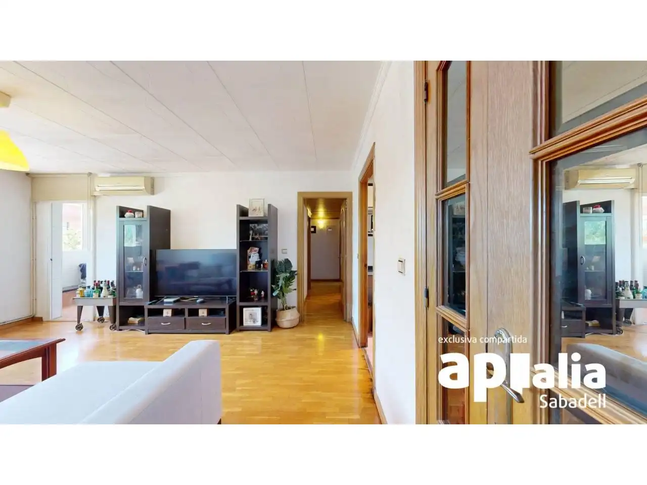 Sala de estar de Piso en venta en Badia del Vallès con Aire acondicionado, Calefacción y Parquet