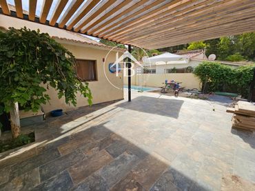 House with pool for sale in Pueblo Español - Coveta Fumá