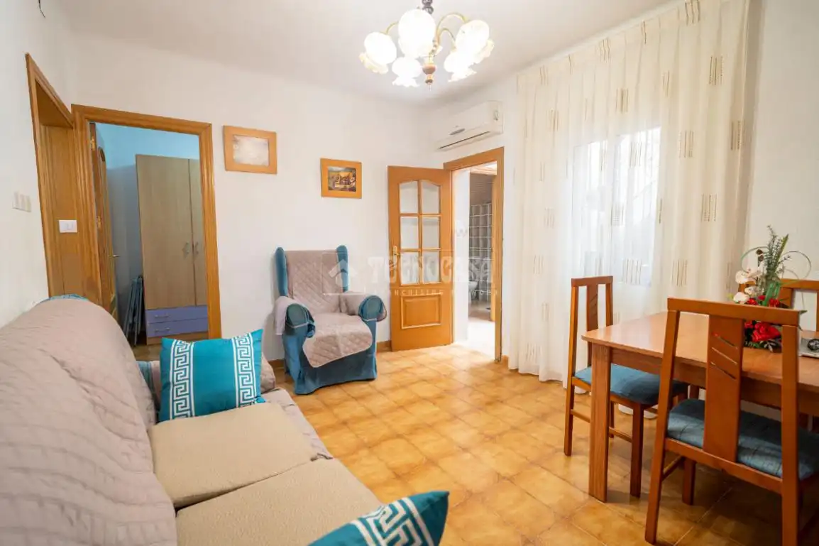 Sala d'estar de Casa adosada en venda en Torreblascopedro amb Aire condicionat, Calefacció i Terrassa