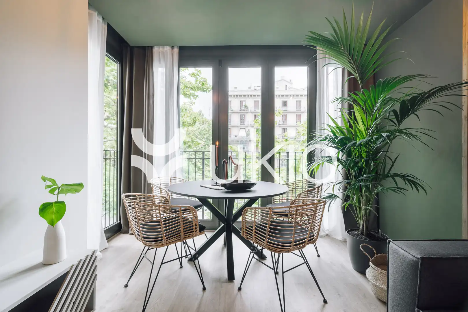 Apartment with terrace to rent in Carrer de València