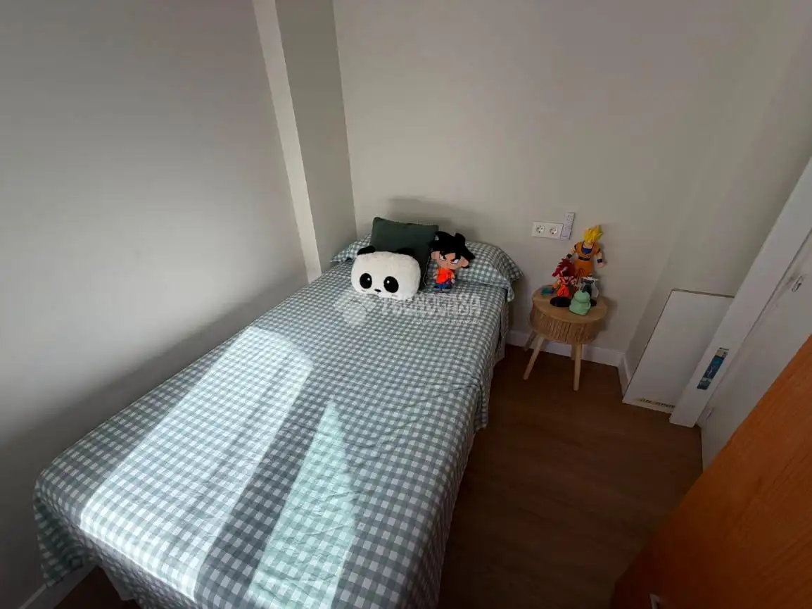Schlafzimmer von Wohnung zum Verkauf in Manilva mit Parkett und Gemeinschaftspool