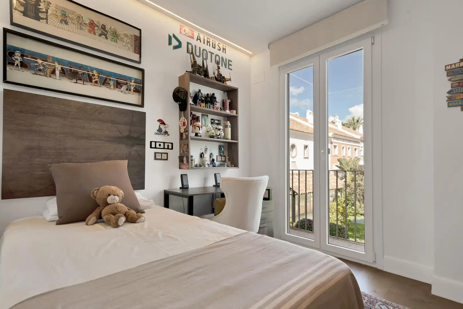 Habitación de Casa adosada en venta en Marbella con Jardín privado, Alarma y Piscina comunitaria