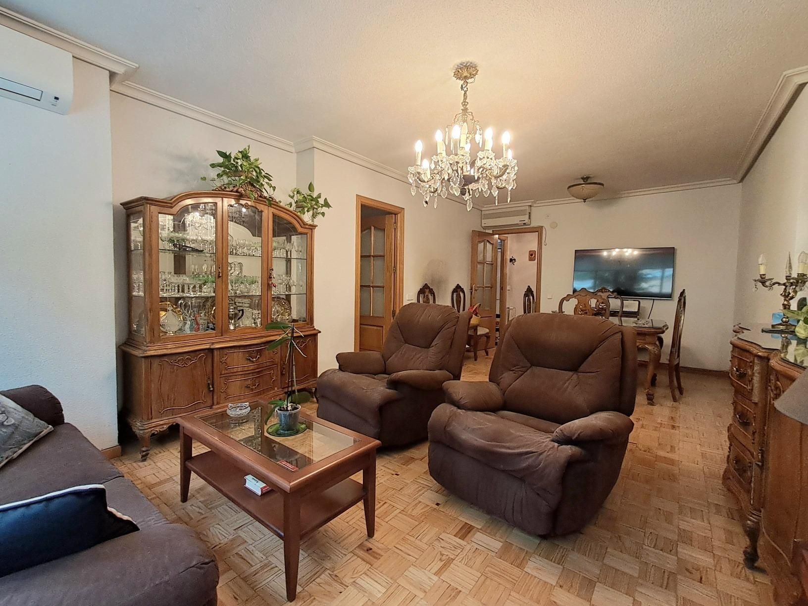 Sala d'estar de Pis en venda en  Madrid Capital amb Aire condicionat, Calefacció i Parquet