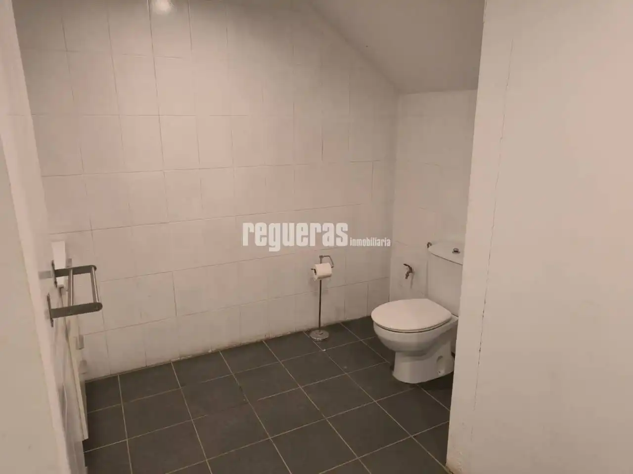 Business premises to rent in Calle castillo de Gauzon 12, imagen 5