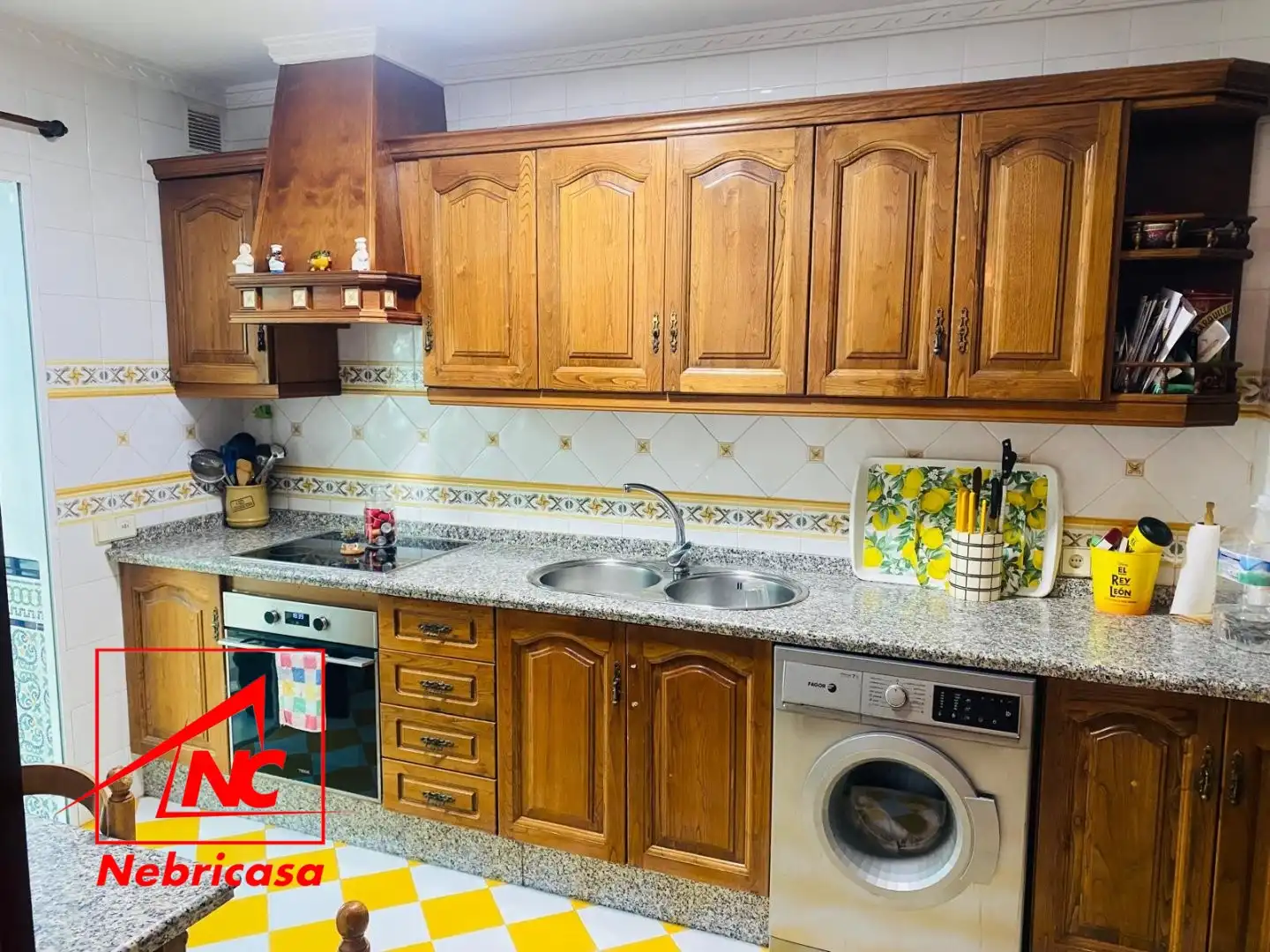 Cocina de Casa o chalet en venta en Las Cabezas de San Juan con Aire acondicionado y Trastero