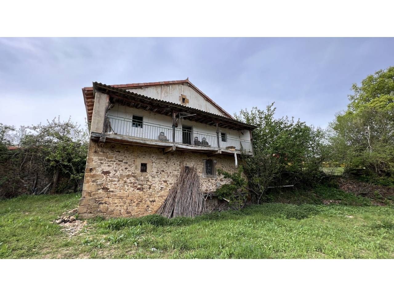 Vista exterior de Casa o xalet en venda en Espinosa de los Monteros amb Jardí privat i Terrassa