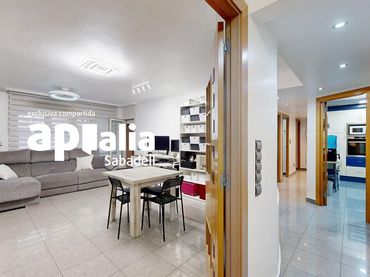Piso con balcón en venta en Centre - Eixample – Can Llobet