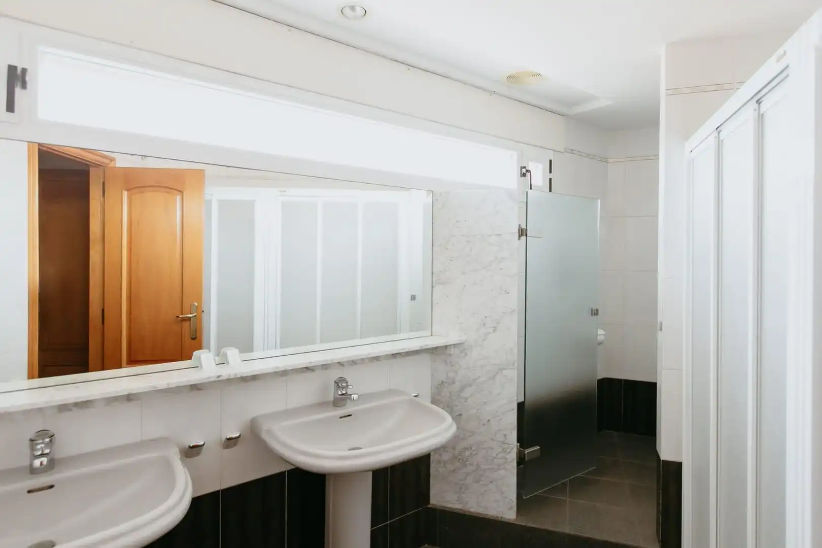 Baño de Casa adosada en venta en Huesca con Aire acondicionado, Jardín privado y Terraza