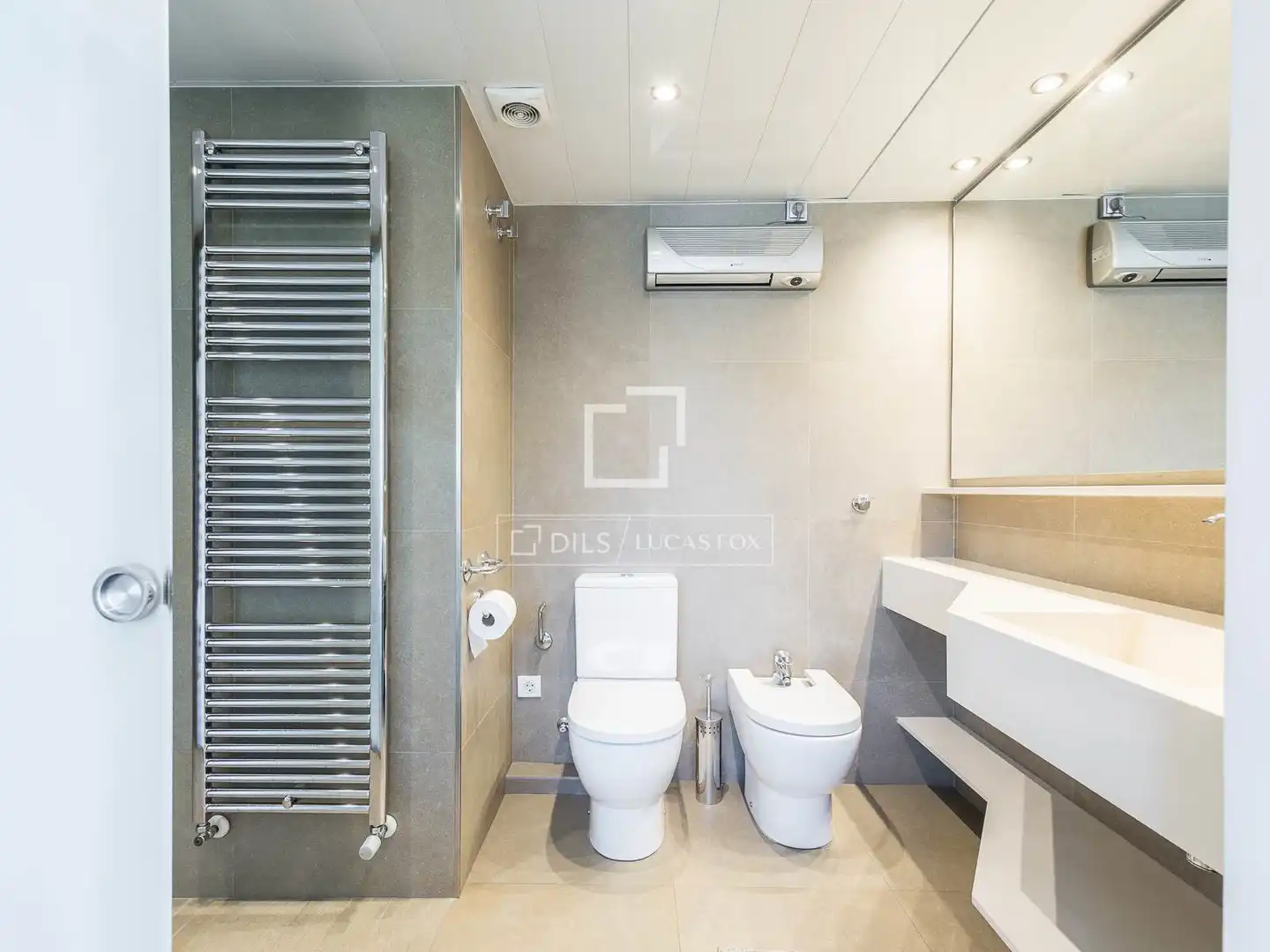 Baño de Ático en venta en Barcelona con Aire acondicionado, Calefacción y Trastero