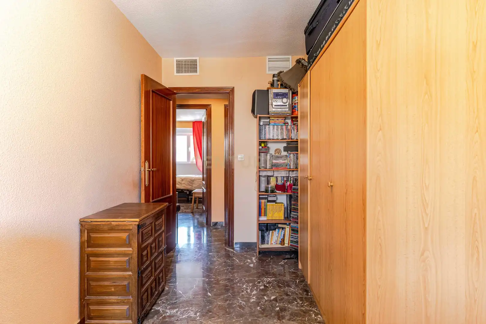 Flat for sale in Pulianas  with Air Conditioner and Washing machine