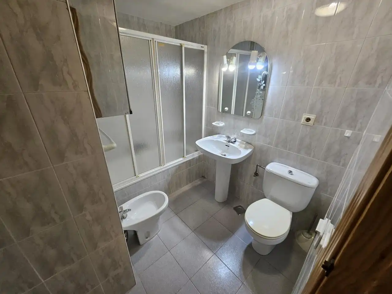 Badezimmer von Wohnung zum Verkauf in Berriozar mit Heizung, Parkett und Abstellraum