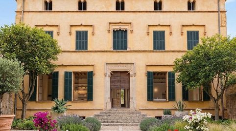 Palacete histórico con jardín y torreón en el casco antiguo de Sineu