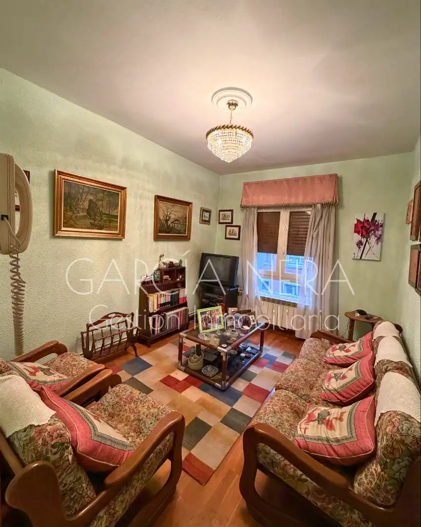 Sala de estar de Piso en venta en Gijón  con Calefacción, Parquet y Amueblado