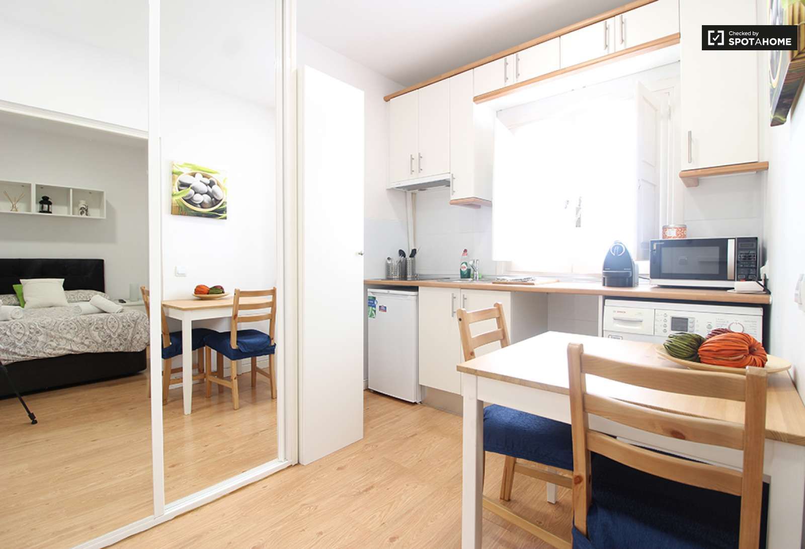 Cuina de Estudi per a compartir en  Madrid Capital amb Aire condicionat, Calefacció i Terrassa