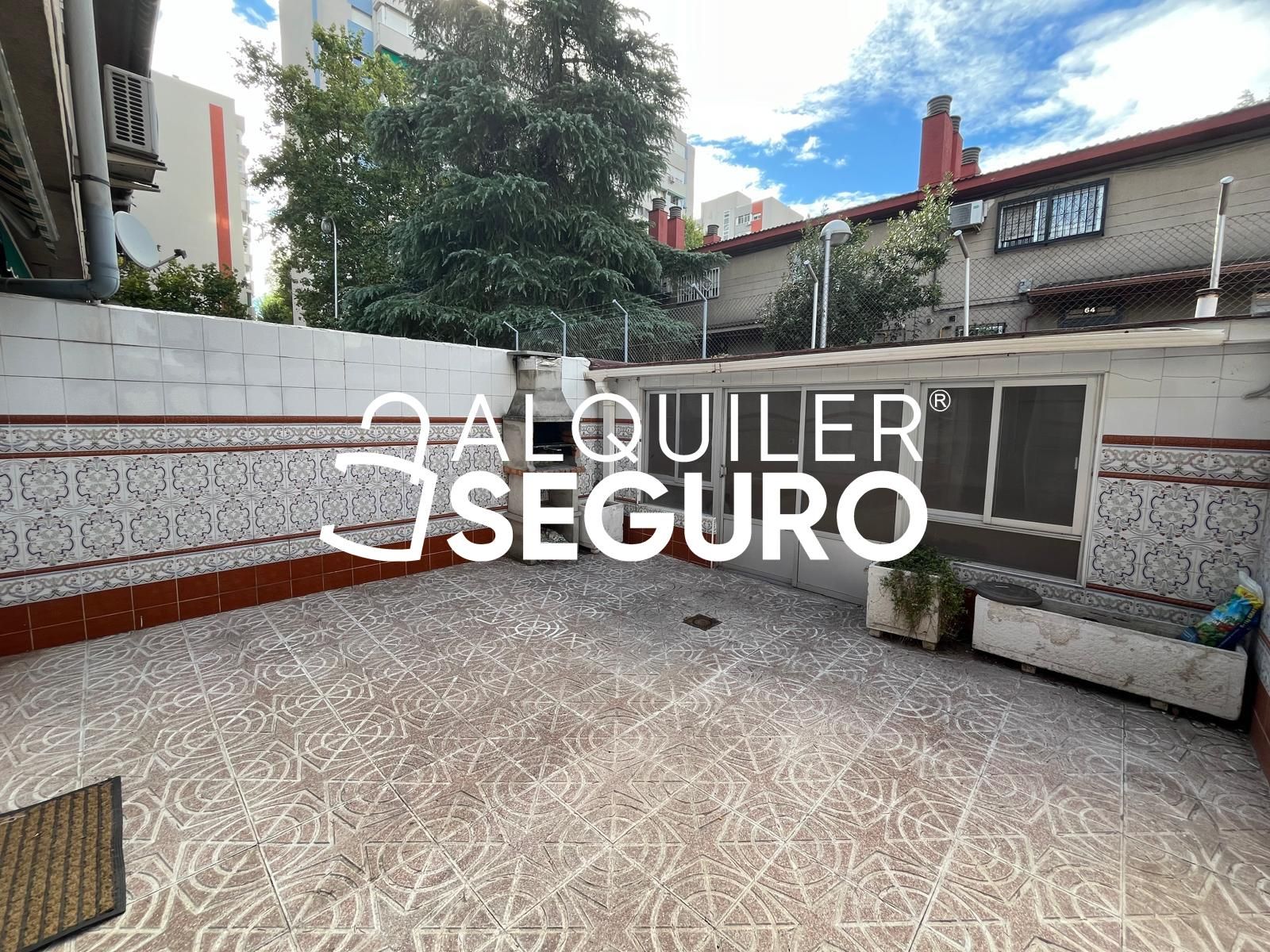 Vista exterior de Casa o xalet de lloguer en  Madrid Capital amb Calefacció i Terrassa