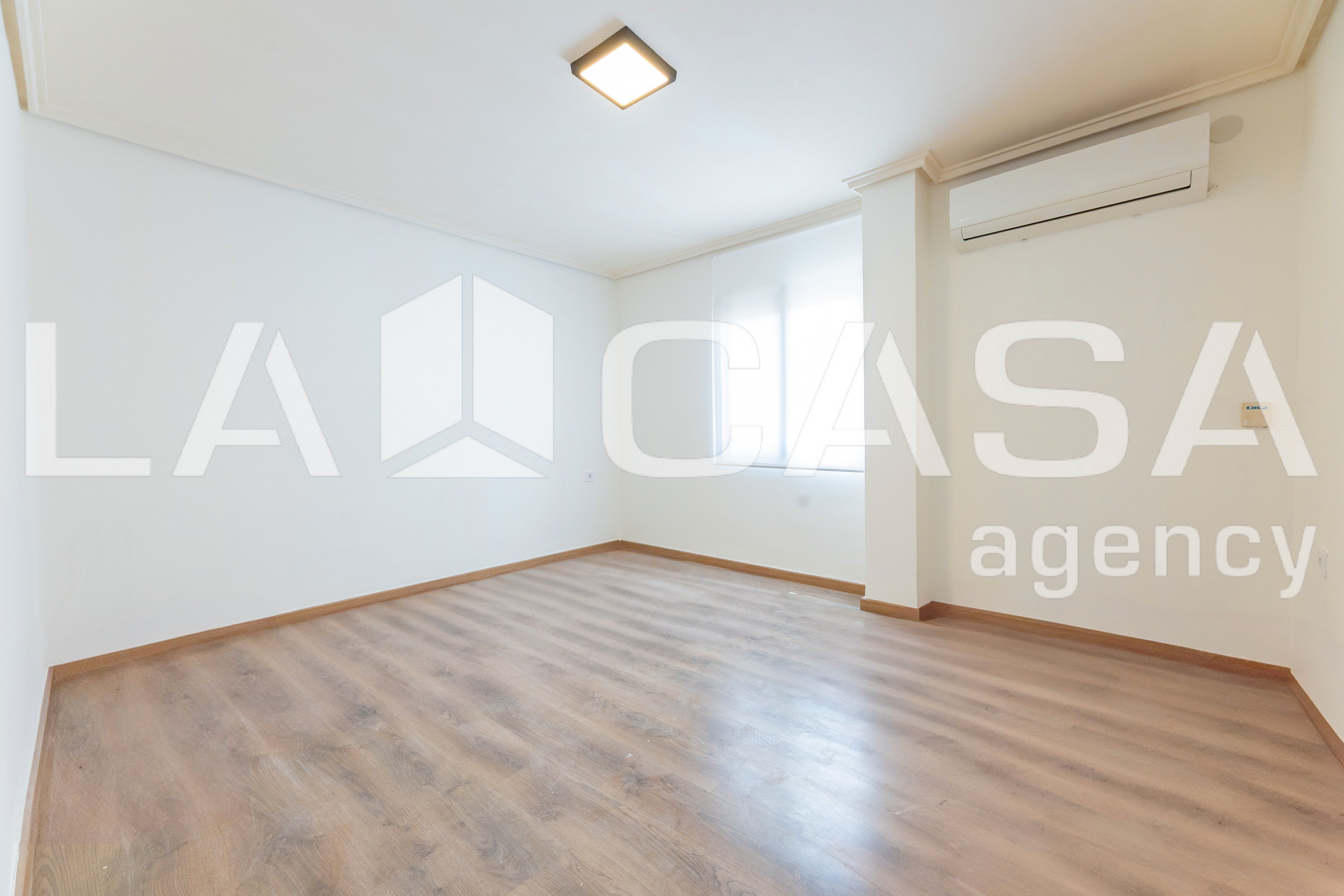 Bedroom of Flat for sale in  Valencia Capital