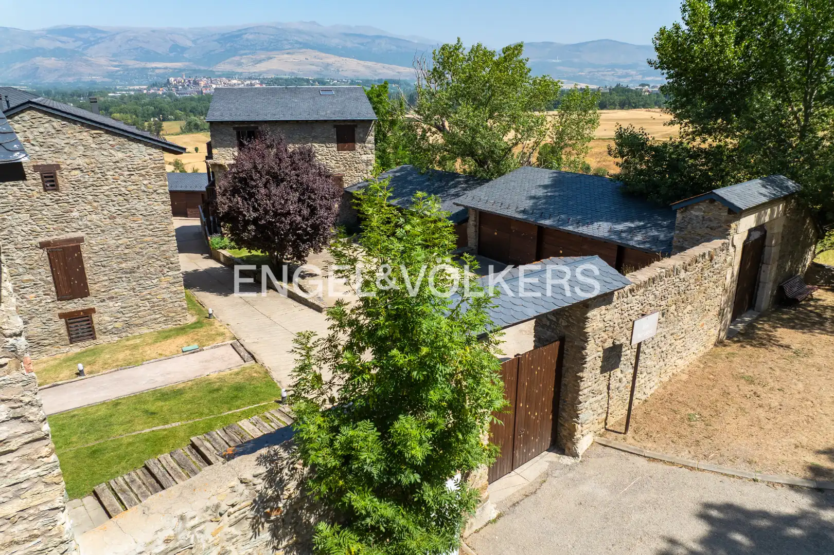 Vista exterior de Casa adosada en venta en Fontanals de Cerdanya con Calefacción, Parquet y Terraza