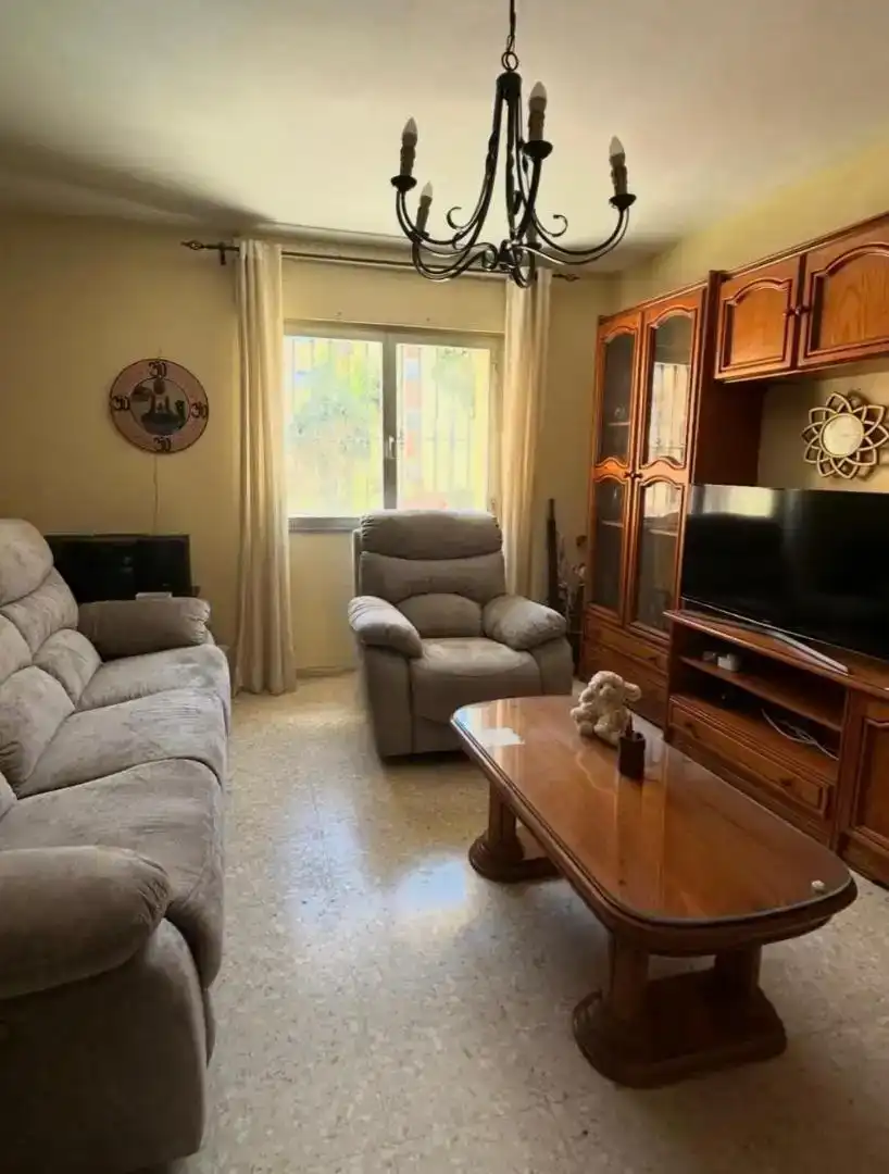 Wohnzimmer von Maisonette zur Miete in La Línea de la Concepción mit Möbliert