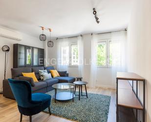 Sala d'estar de Apartament de lloguer en  Madrid Capital amb Aire condicionat, Calefacció i Parquet