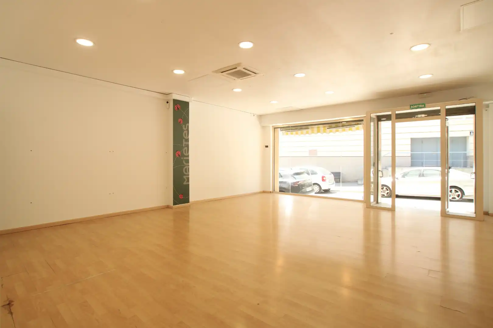 Local de alquiler en Argentona con Parquet