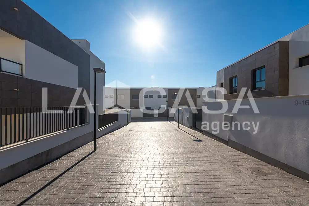 Terraza de Casa adosada en venta en Dos Hermanas con Aire acondicionado y Piscina