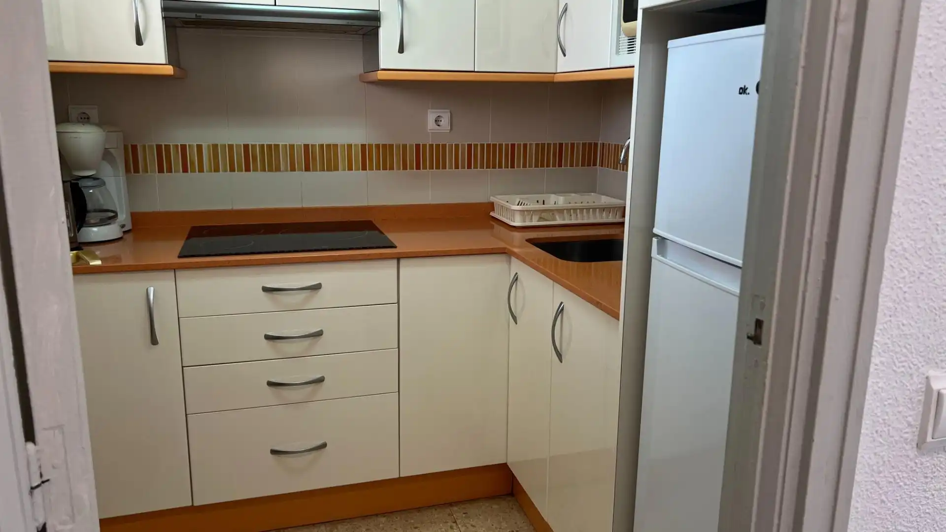 Küche von Wohnung zum Verkauf in Benidorm mit Klimaanlage und Möbliert