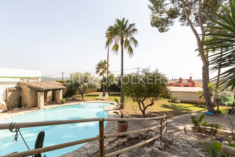 Piscina de Casa o chalet de alquiler en Manises con Aire acondicionado, Calefacción y Jardín privado