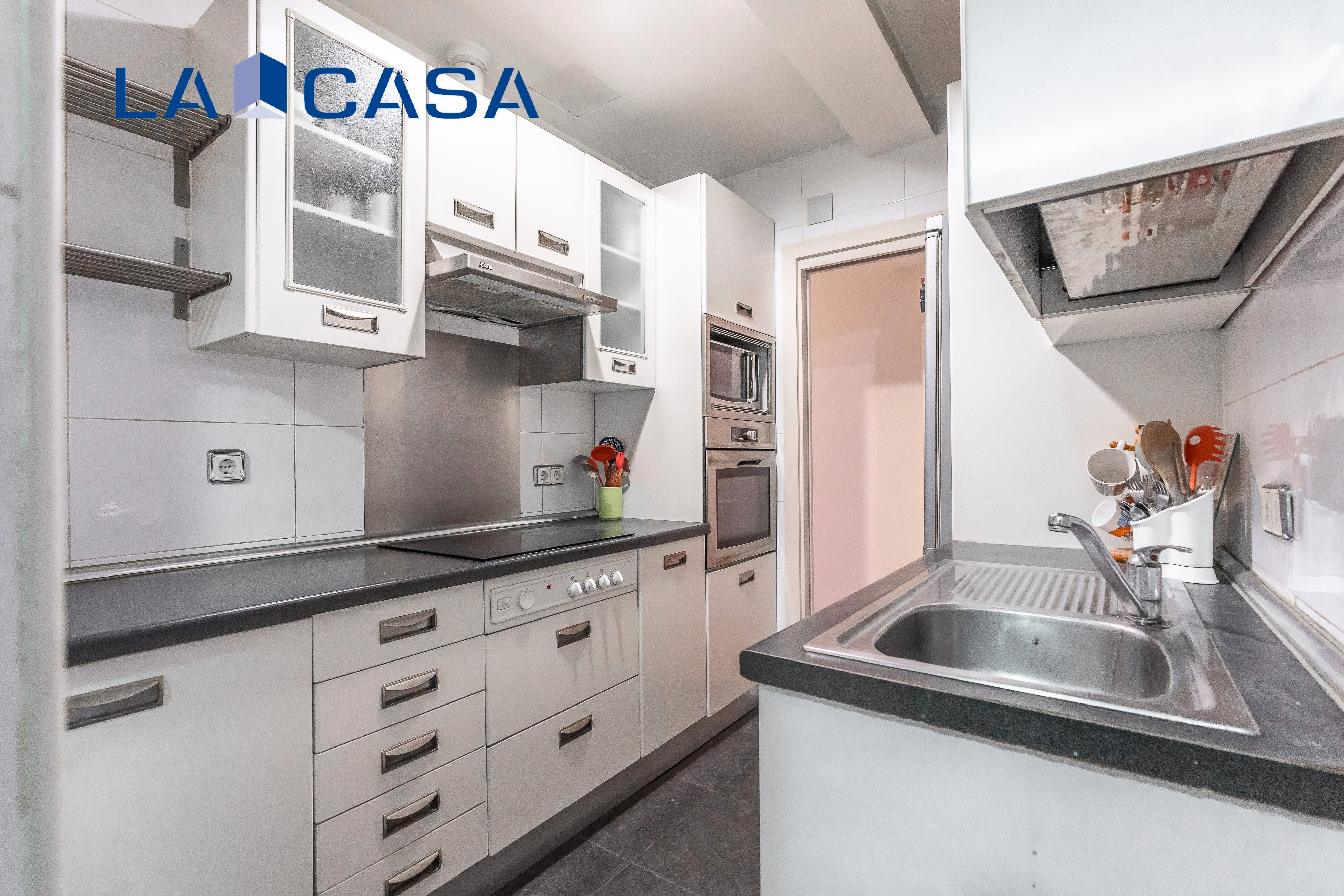 Cocina de Piso en venta en  Madrid Capital con Calefacción y Balcón
