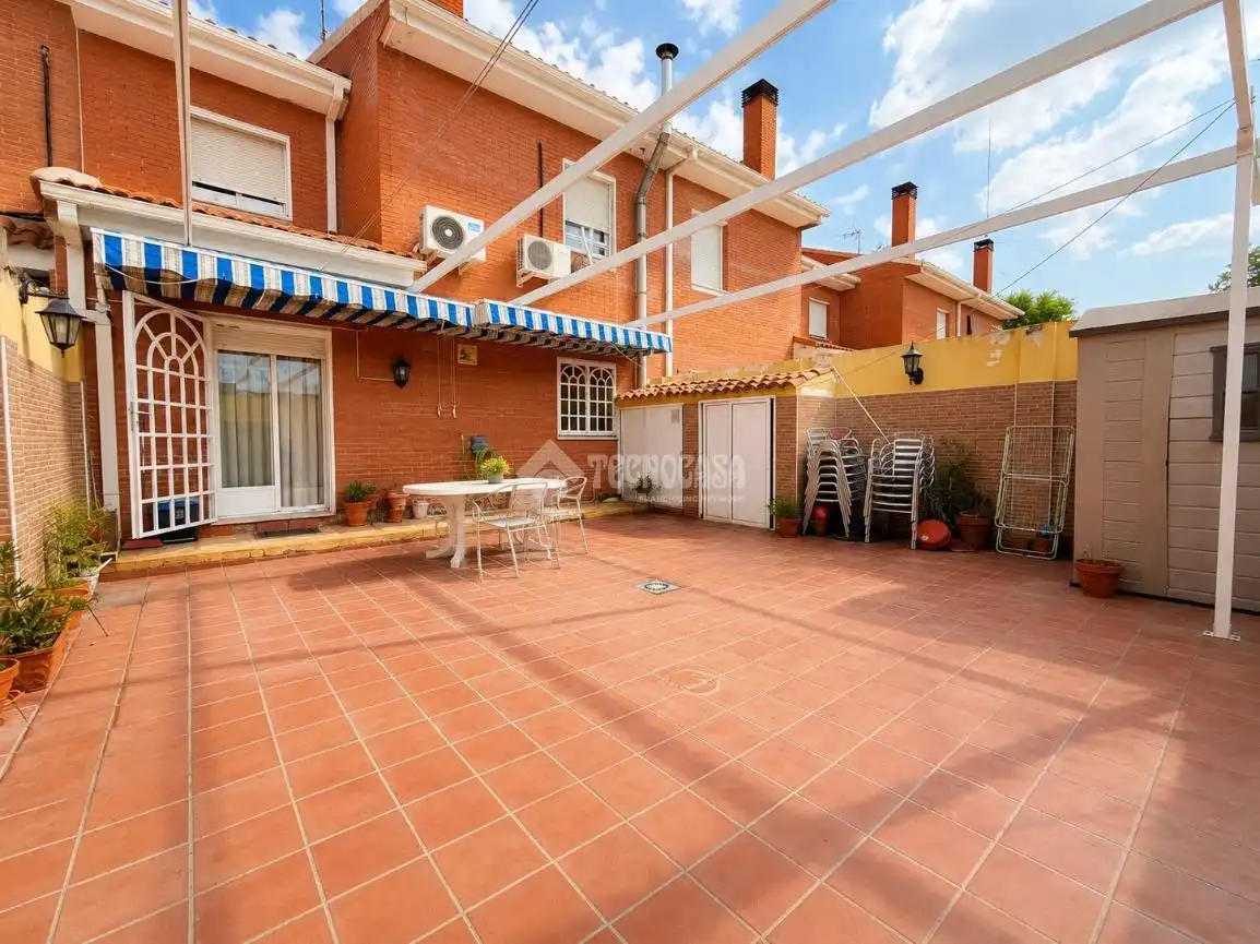Casa bifamiliare con giardino in vendita a San Martín de la Vega