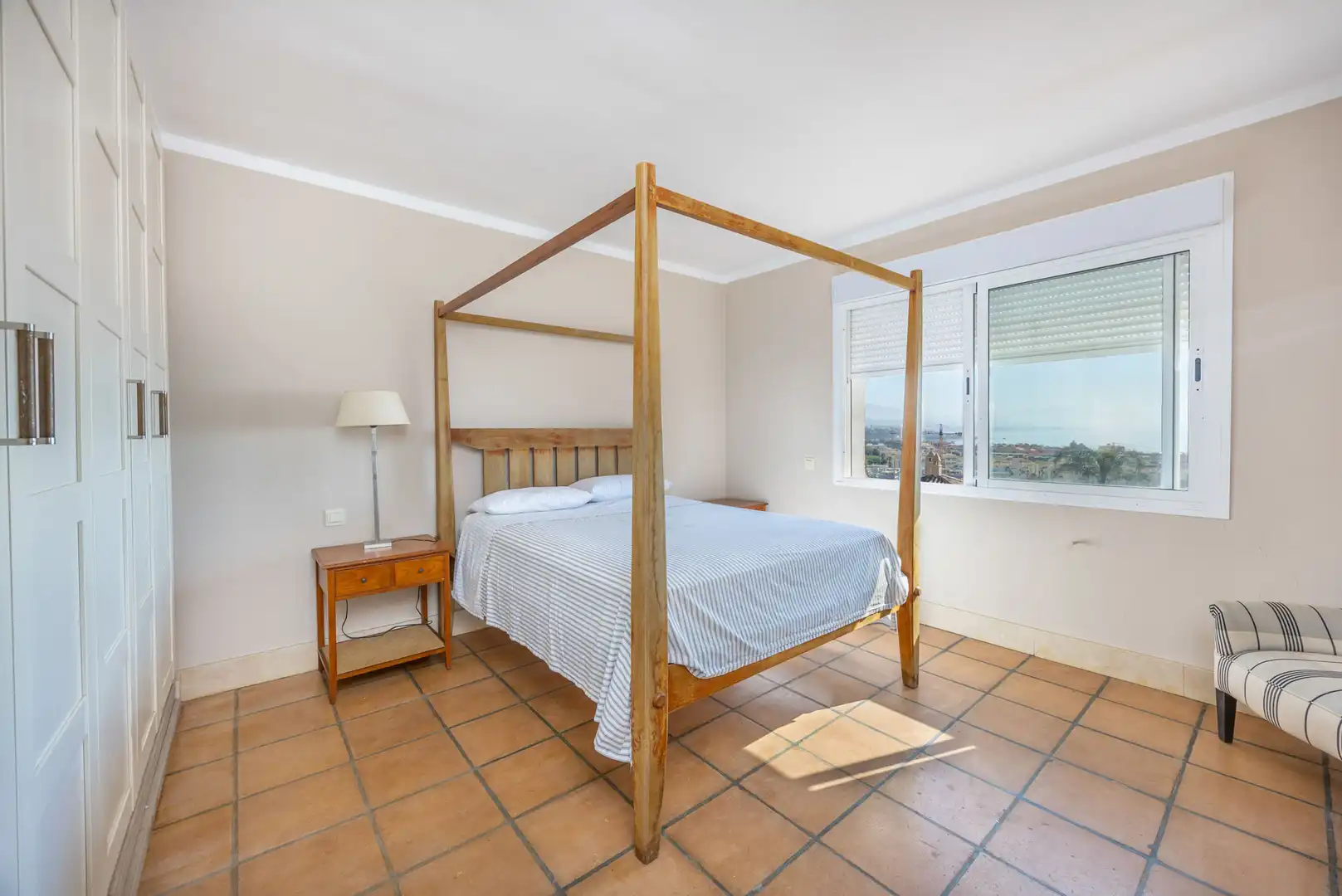 Dormitori de Casa o xalet en venda en Manilva amb Jardí privat, Terrassa i Traster