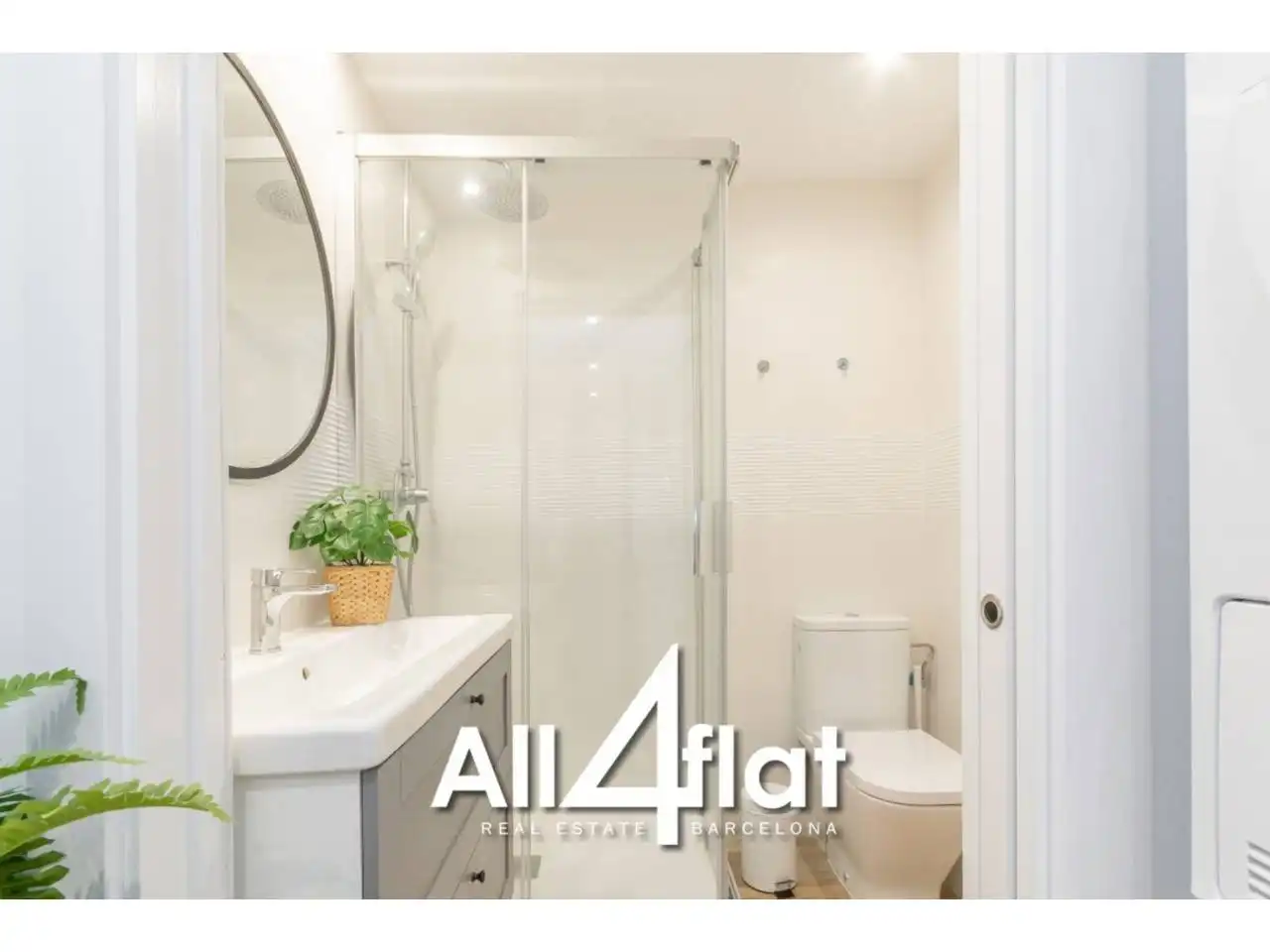 Bathroom of Flat for sale in Barcelona  with Air Conditioner, Furnished and Balcony